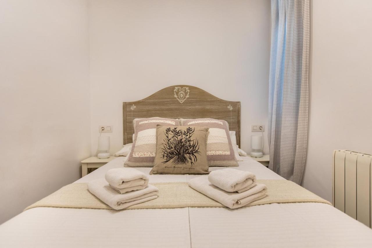 Pere Serafi 2 Bedroom Apartment Barcelona